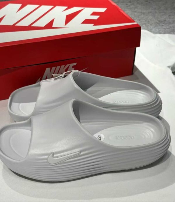 2 Nike ReactX Rejuven8 Men’s Slides