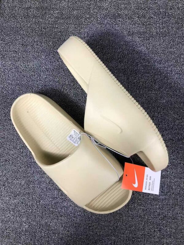 38 Nike Men's Calm Slide Sandals