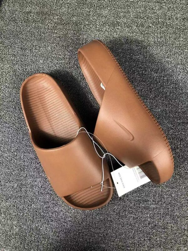 39 Nike Men's Calm Slide Sandals