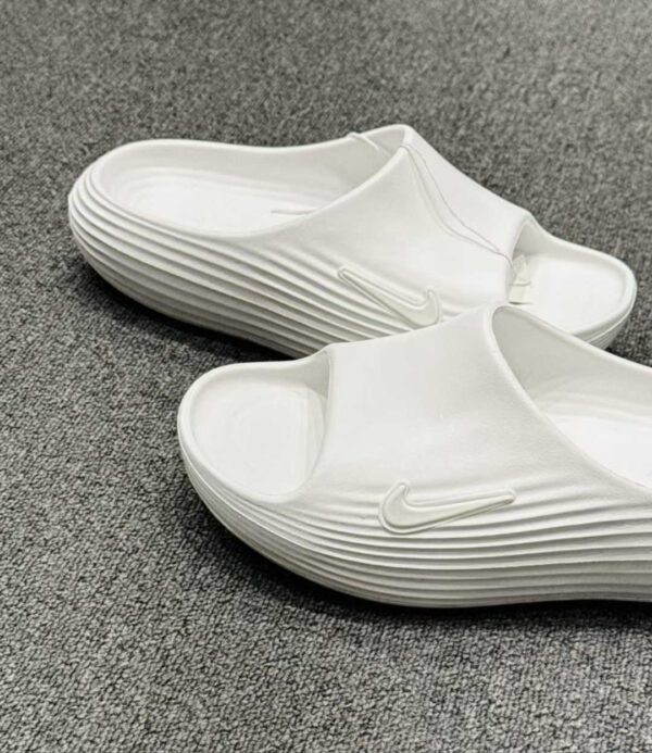 6 Nike ReactX Rejuven8 Men’s Slides